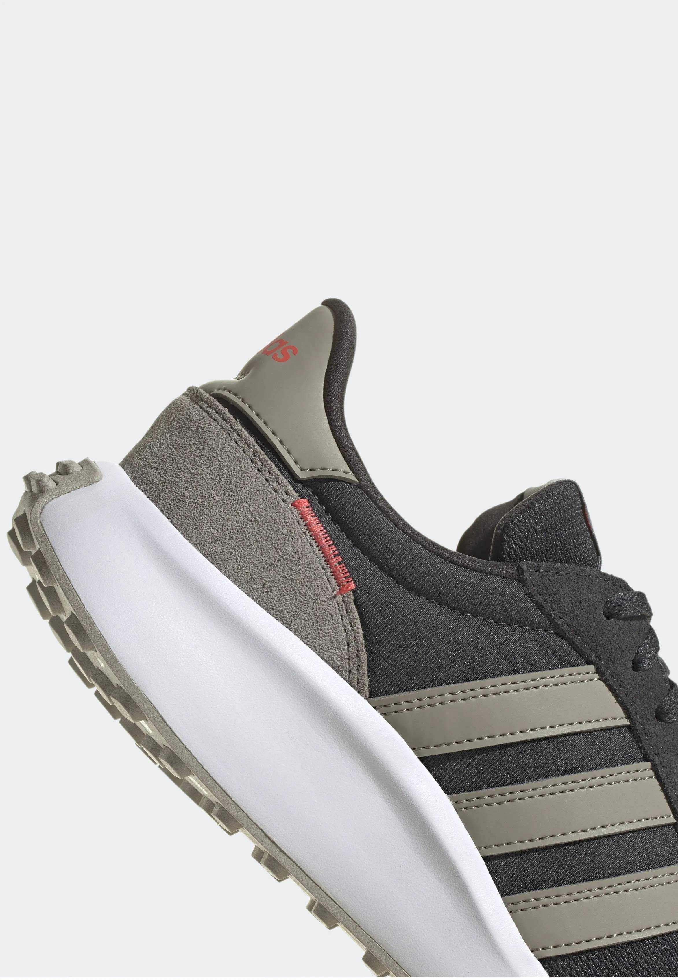 Adidas - Run 70S Carbon/Silpeb/Grethr - Shoes