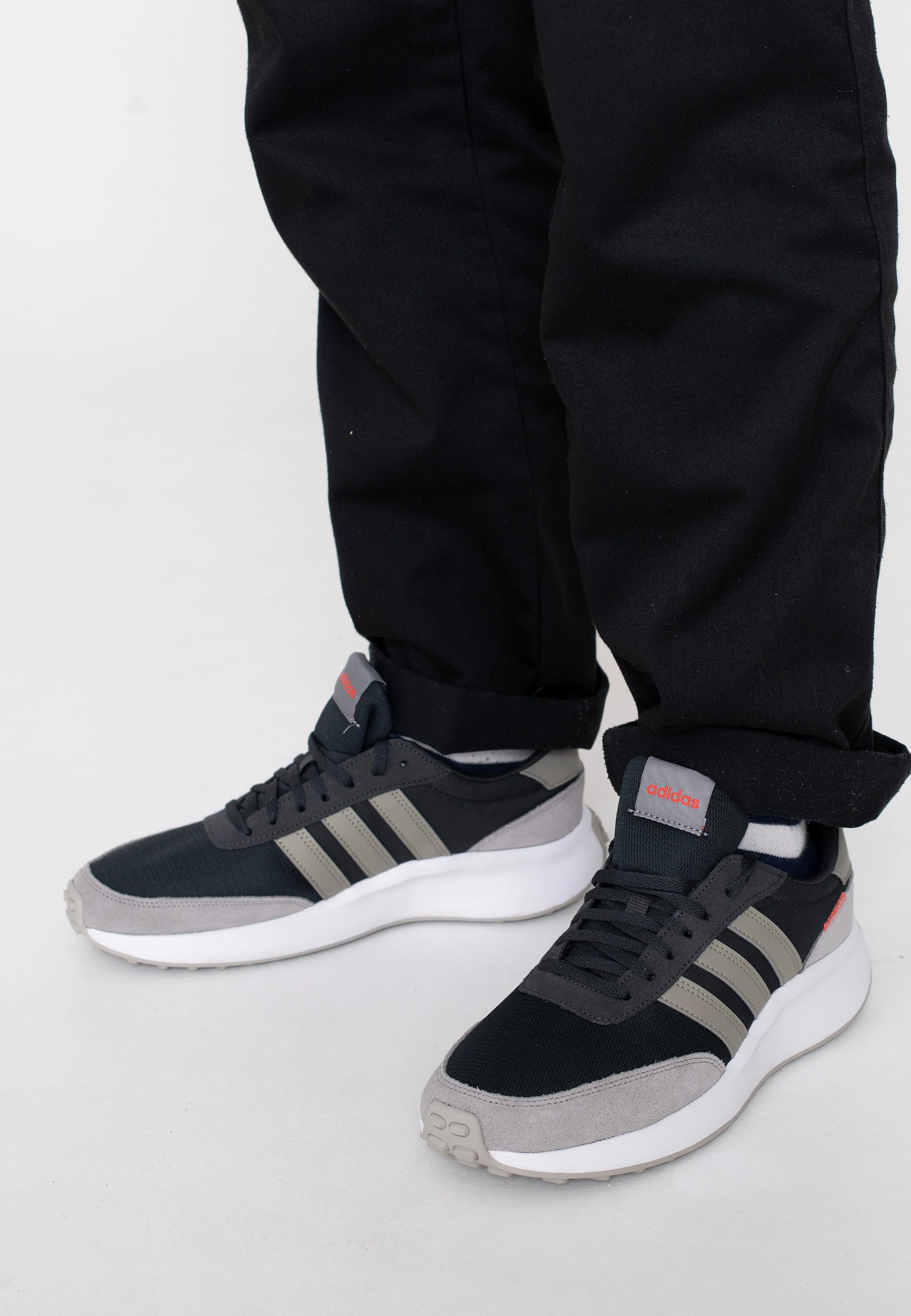 Adidas - Run 70S Carbon/Silpeb/Grethr - Shoes