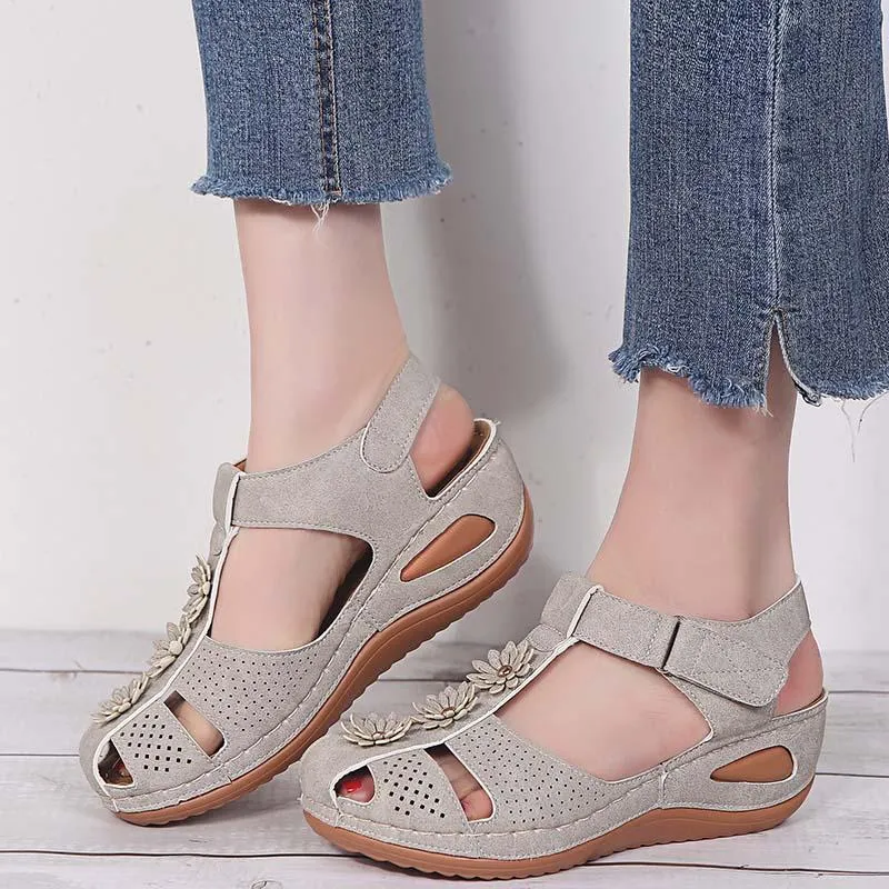 Comfortable soft-soled sandals