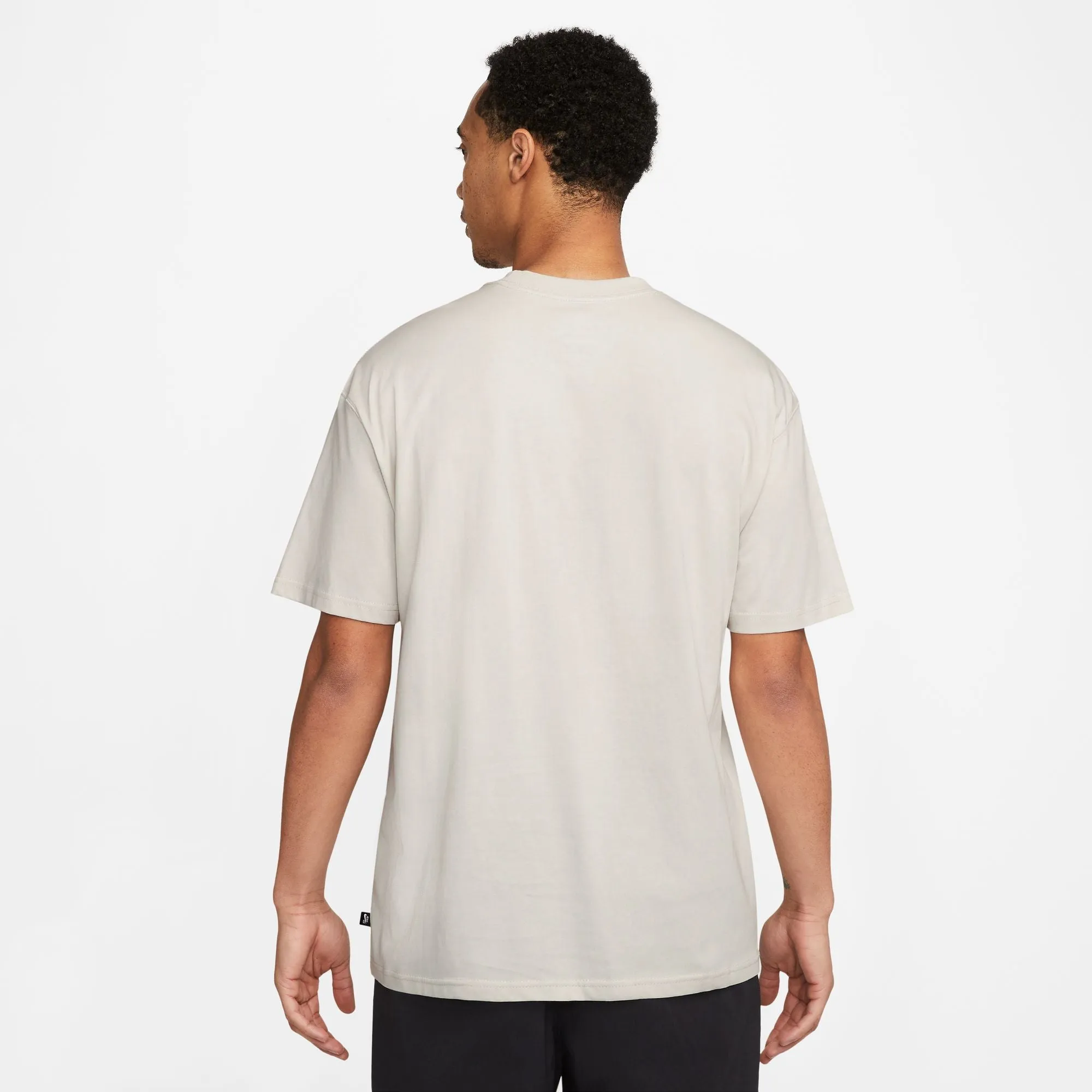 NIKE SB 'SPORTS GUY' SKATE TEE LIGHT BONE