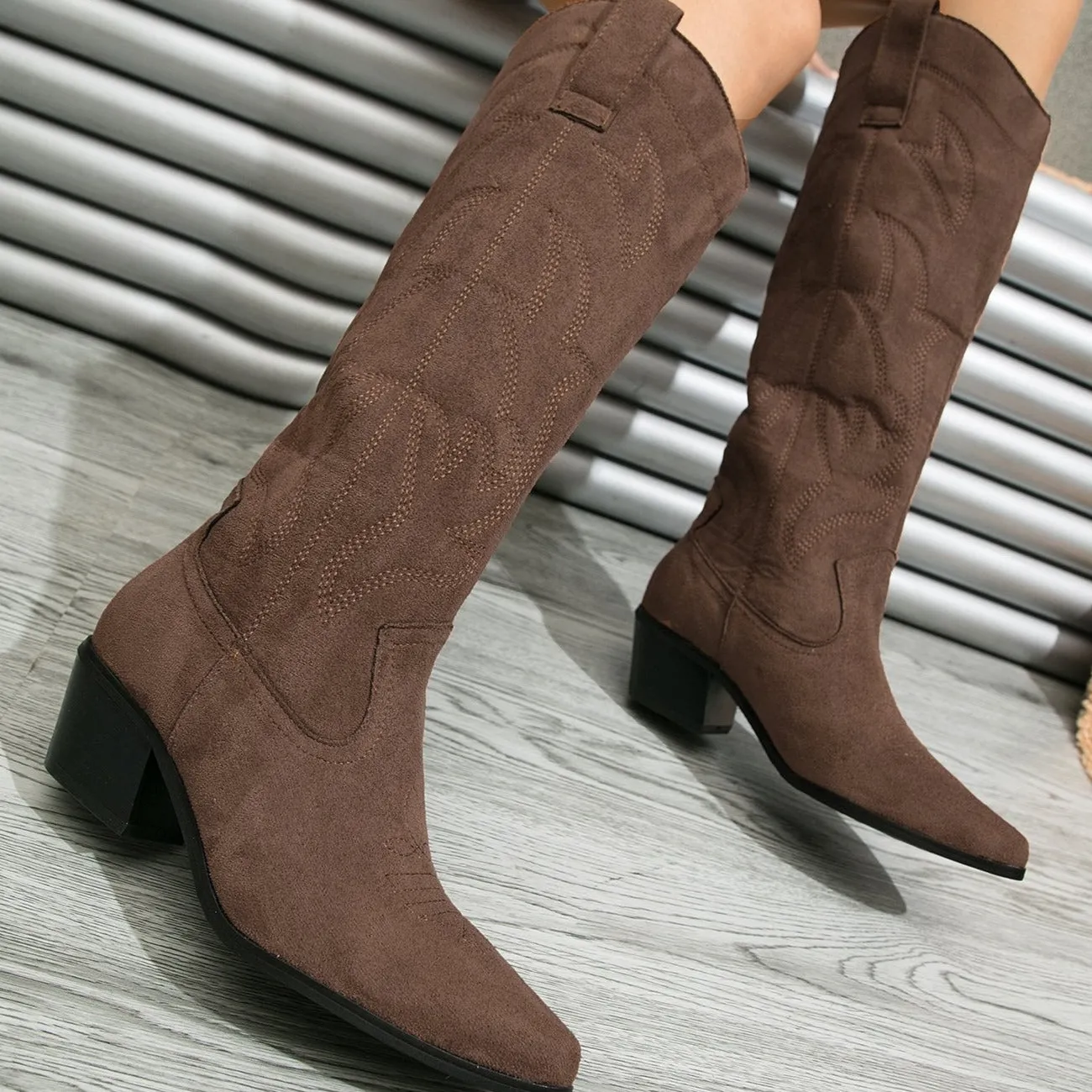 Retro Embroidered Western Boots