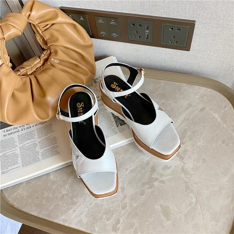 Slope Heel Star Buckle Sandals